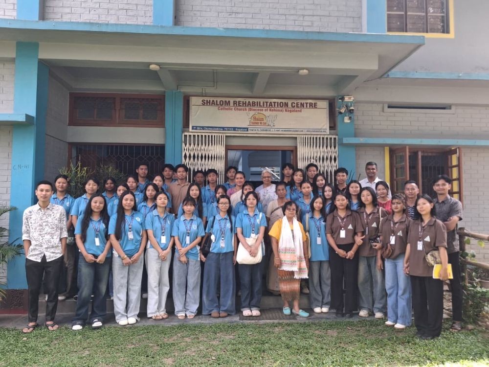 Students of Mount Mary College along with other officials pose for a photo during a visit to Shalom Rehabilitation Centre in Chümoukedima on October 10.